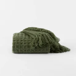 Alec Throw · Forest Green