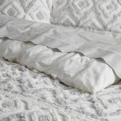 Nevarra Quilt Cover
