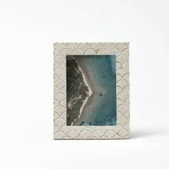 Scallop Photo Frame - Snow